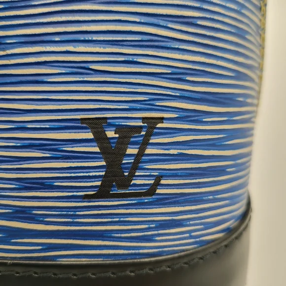 LOUIS VUITTON Alma BB 2way Bag Epi Leather Water Ripple Shell, Authentic w/COA.. - Picture 12 of 16